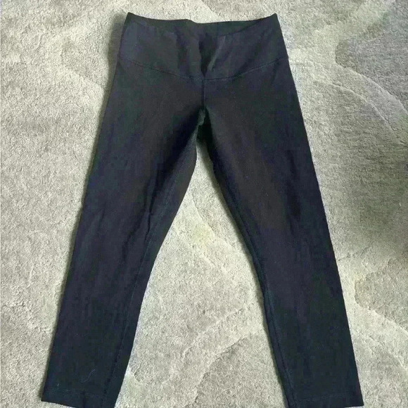 Lululemon 3/4 black  tights - Picture 2 of 5